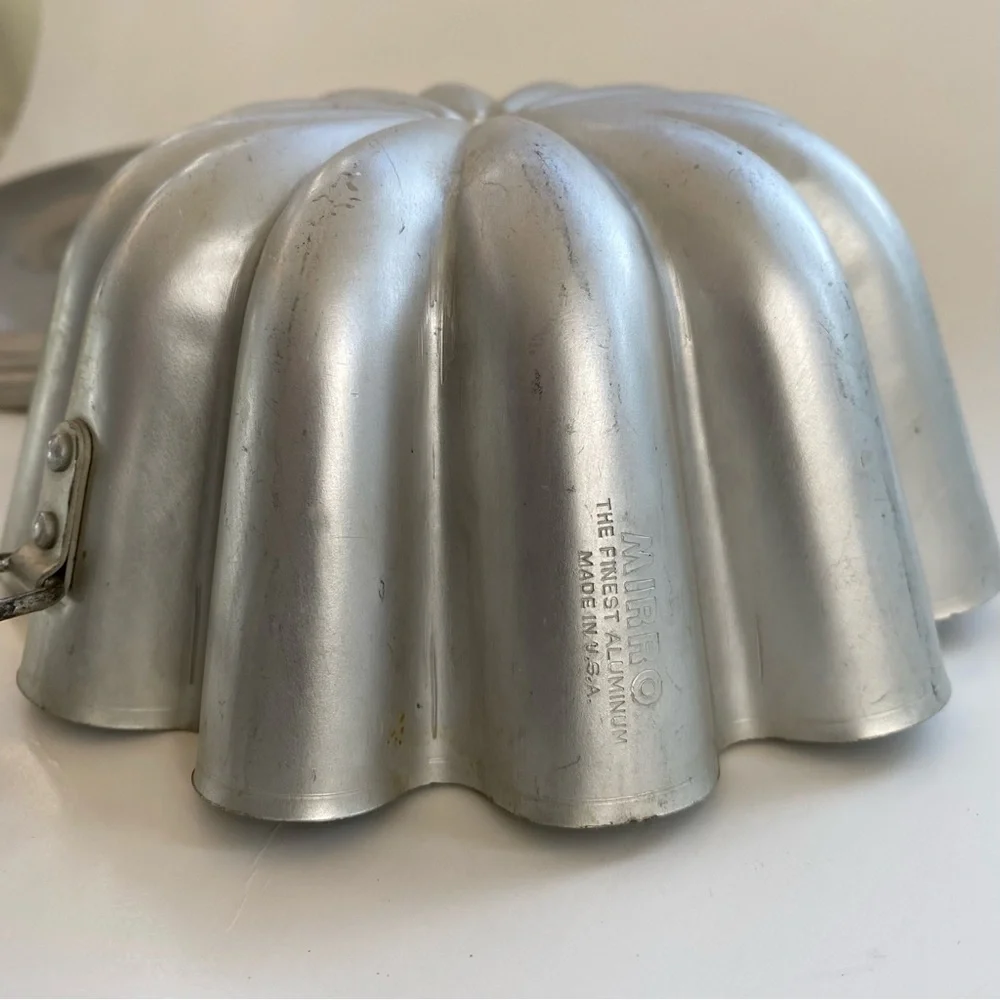 Vintage Mirro Jello Mold with Locking Lid Domed Fluted Pudding